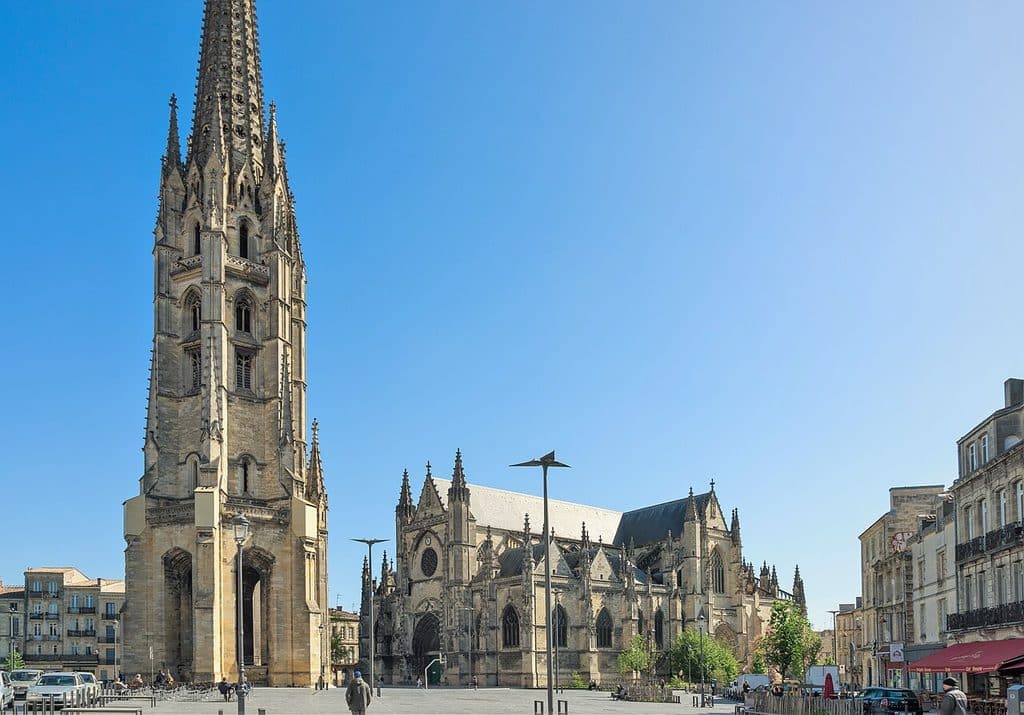 Flèche Saint-Michel à Bordeaux : on vous raconte tout du mystère... de la crypte aux momies 1 Bordeaux Basilique Saint Michel Vue generale