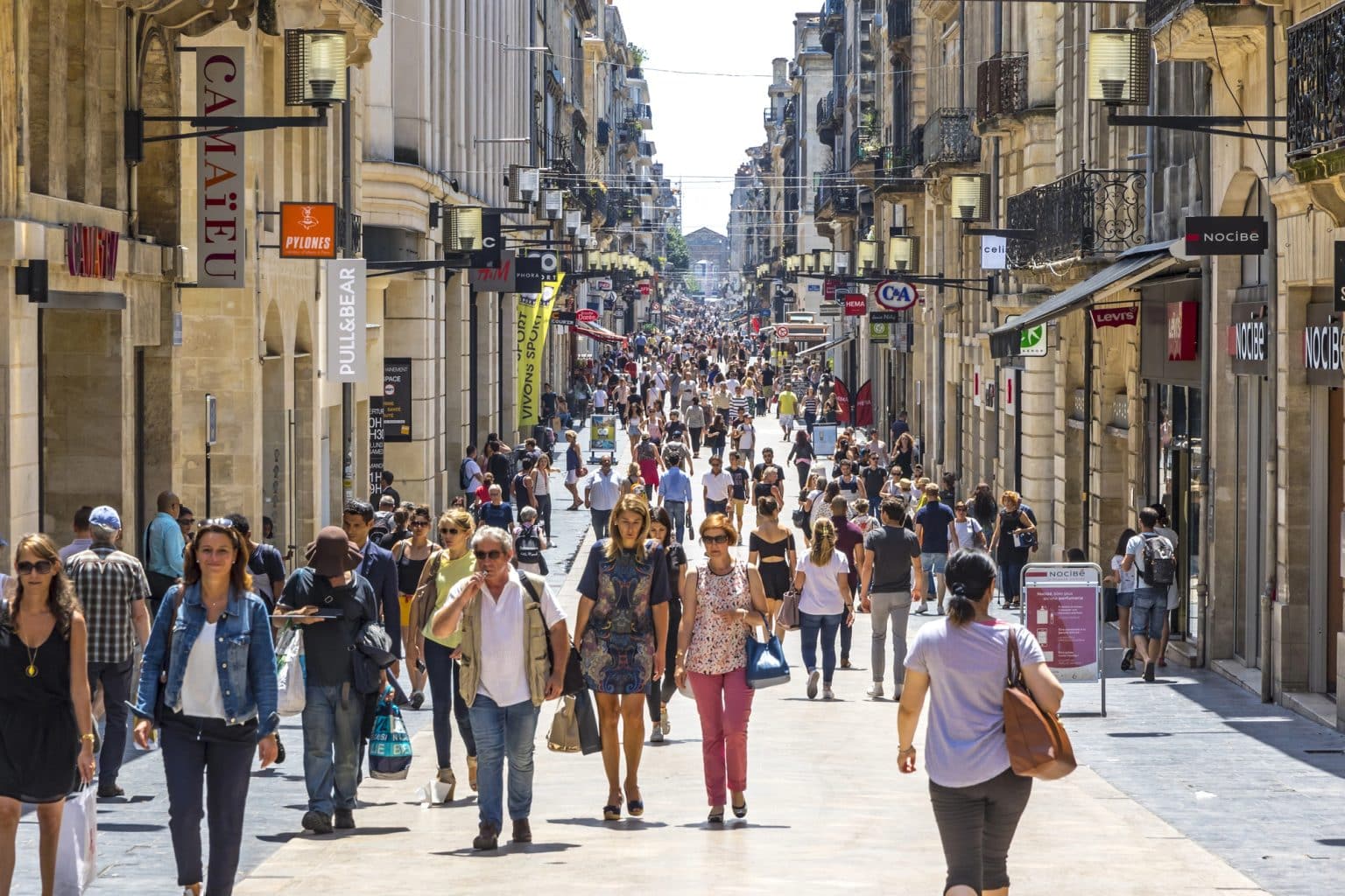 Immobilier. Encadrement des loyers à Bordeaux : ce que coûte réellement un studio ou un deux-pièces Bordeaux, vue générale de la rue Sainte Catherine