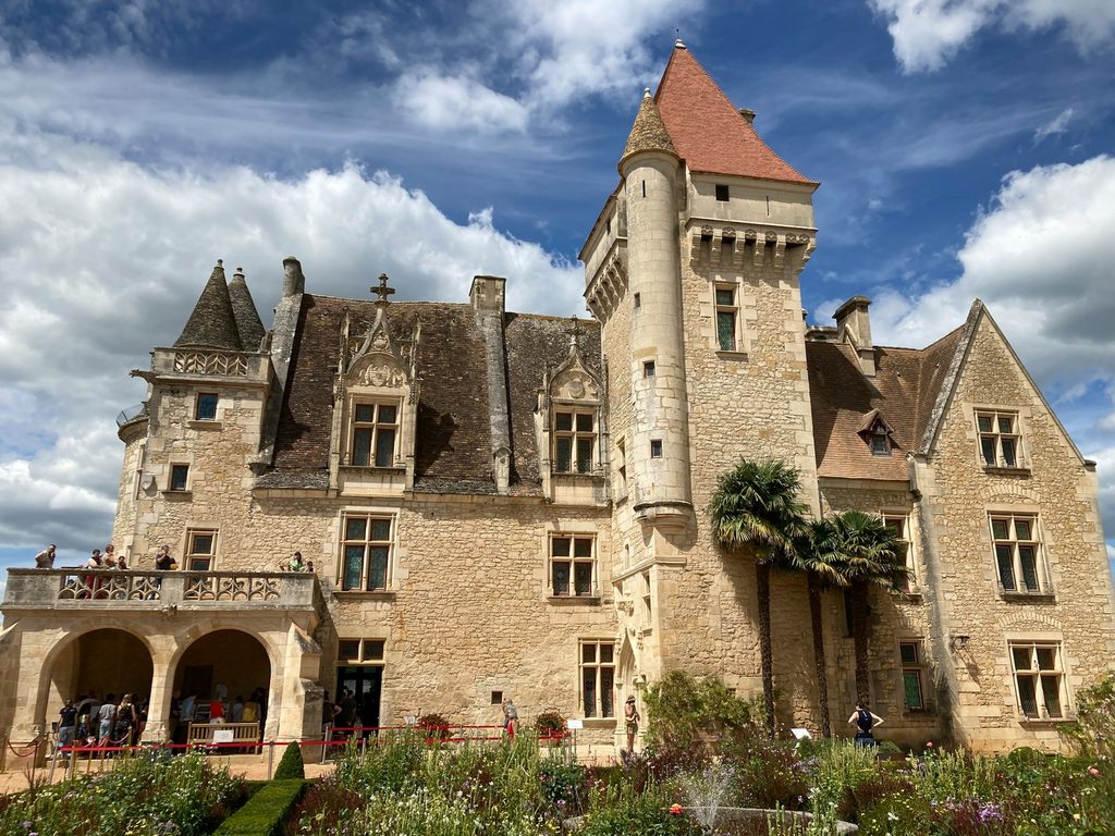 Visite dans le Périgord noir : le château des Milandes, ce joyau de la Renaissance réenchanté par une icône du music-hall 1 Chateau Jardins des Milandes Castelnaud la Chapelle
