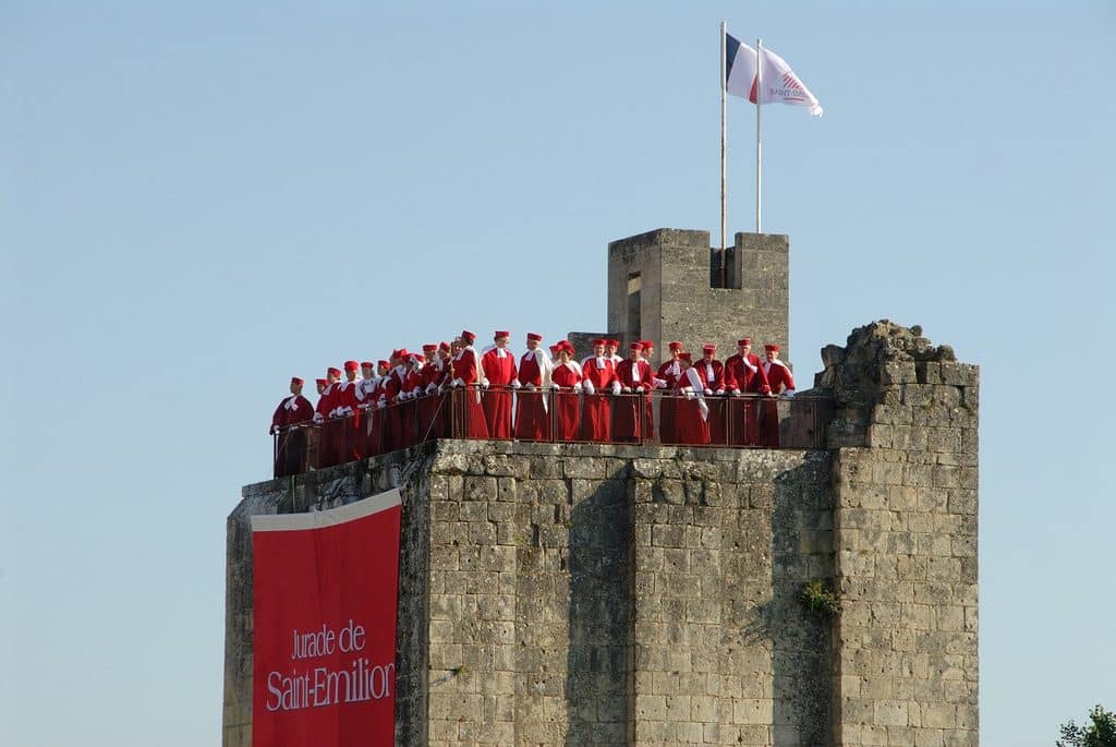 Balades en Gironde. Visite à Saint-Émilion : les anecdotes méconnues de ses monuments incontournables 2 Tour du Roy, est le seul donjon roman encore intact en Gironde