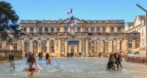 Vue détaillée de la mairie de Bordeaux un jour d'hiver