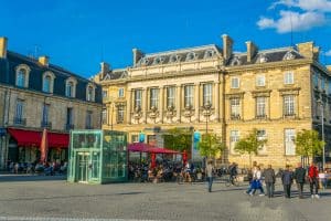 Vue générale dans le quartier central de la Victoire à Bordeaux
