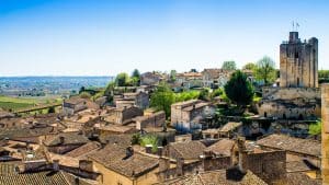 Vue-panoramique-de-Saint-Emilion-pres-de-Bordeaux
