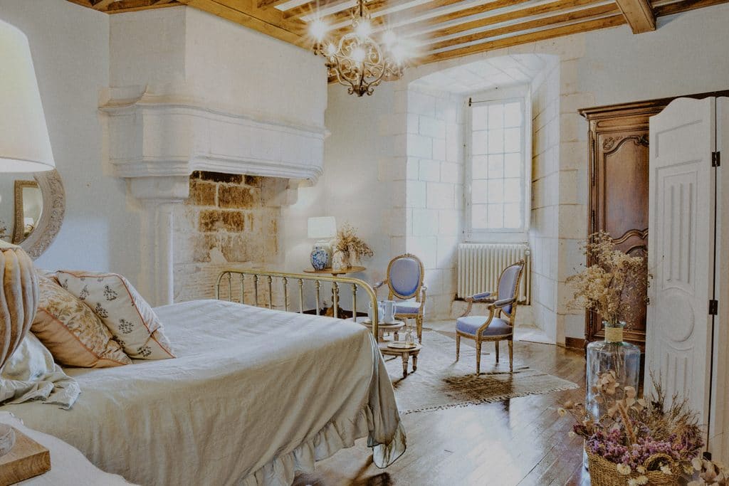 Sud-Ouest : dans les coulisses de ce splendide château aux décors sculptés qui aurait vu naître le mythe du Chat Botté 1 chateau de Crazannes interieurs