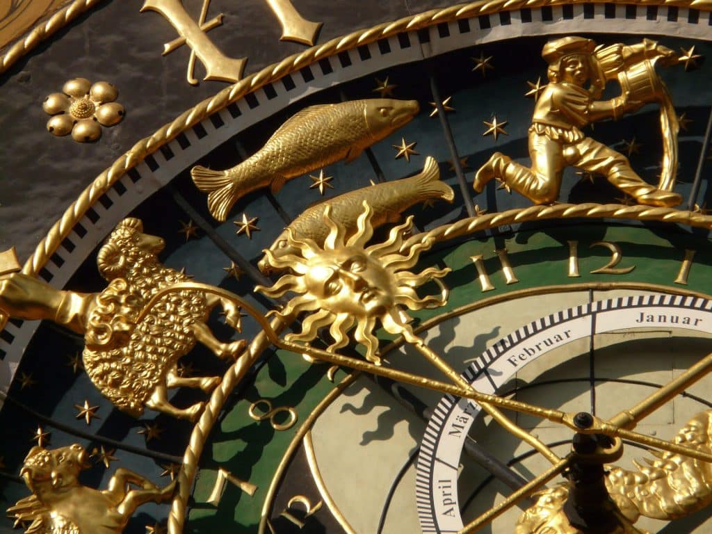 L'horoscope mensuel des Bordelais d'octobre 2026 : de belles surprises financières pour ces trois signes du zodiaque 1 Vue d'illustration d'une splendide horloge astronomique